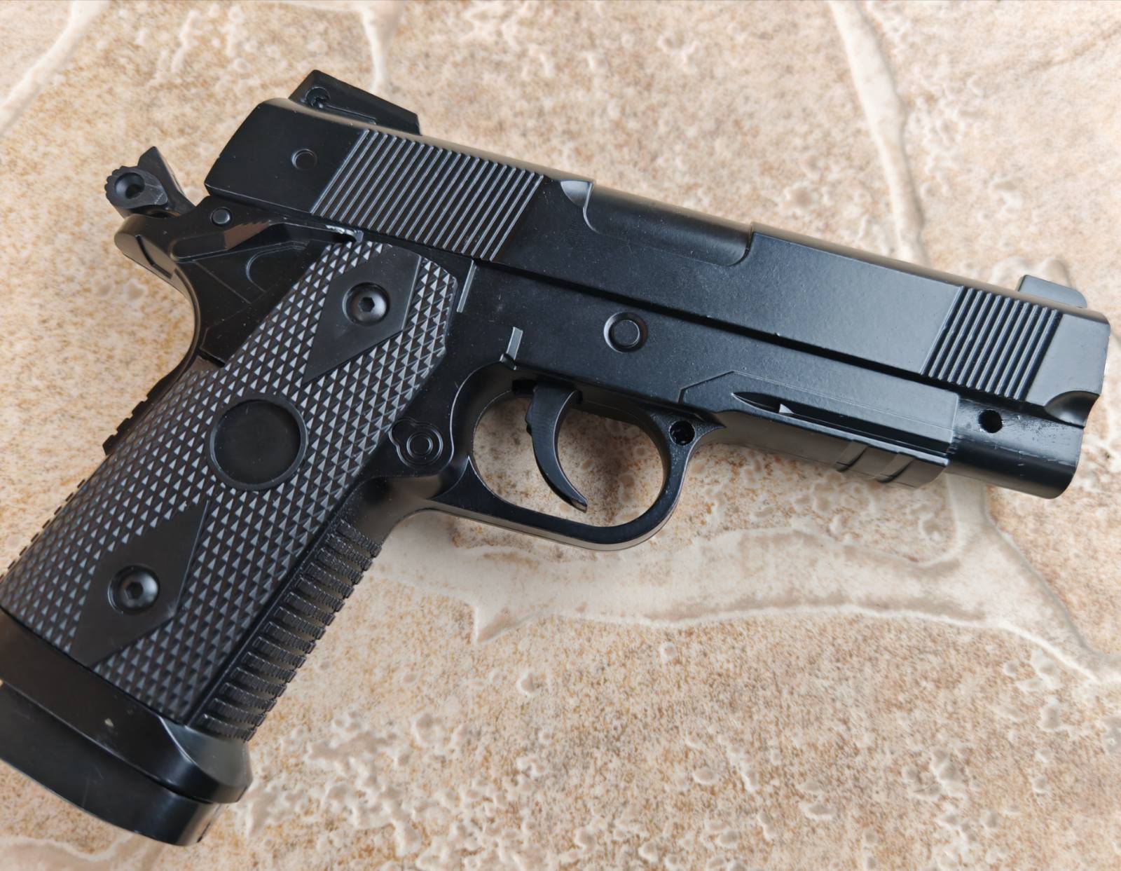 Metalni Airsoft C9 + 500 Metkića