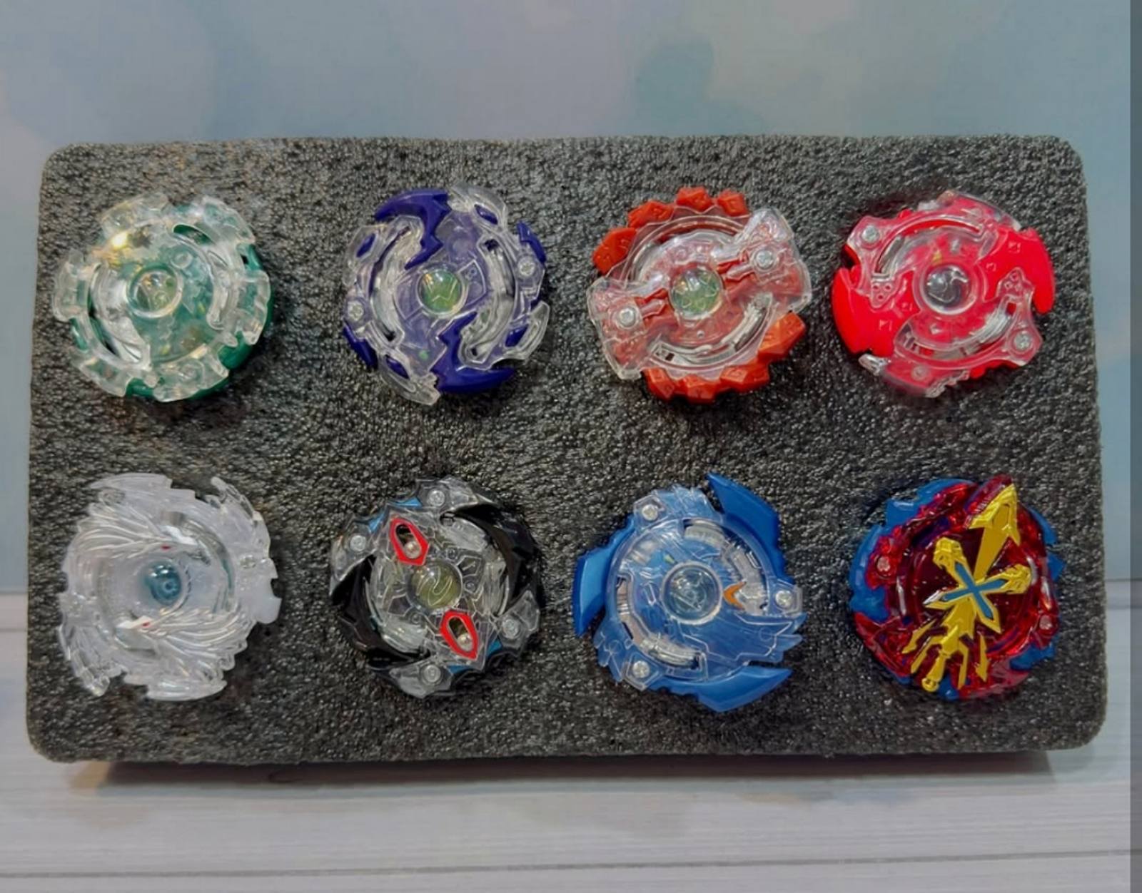 Takmičarski Beyblade set sa raznobojnim čigrama