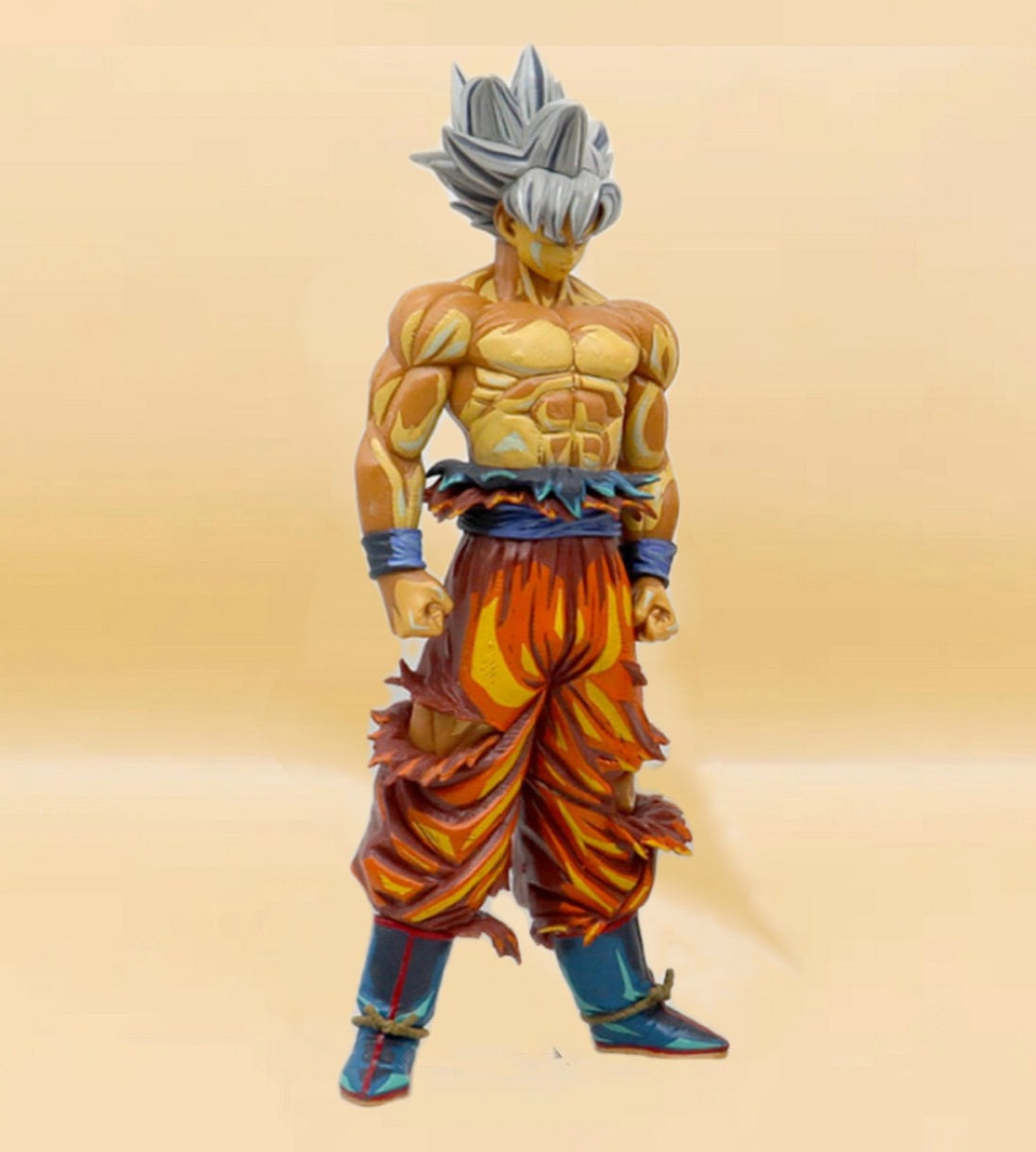 Dragon Ball figura Goku Ultra Instinct 30 cm – srebrna kosa i borbena poza