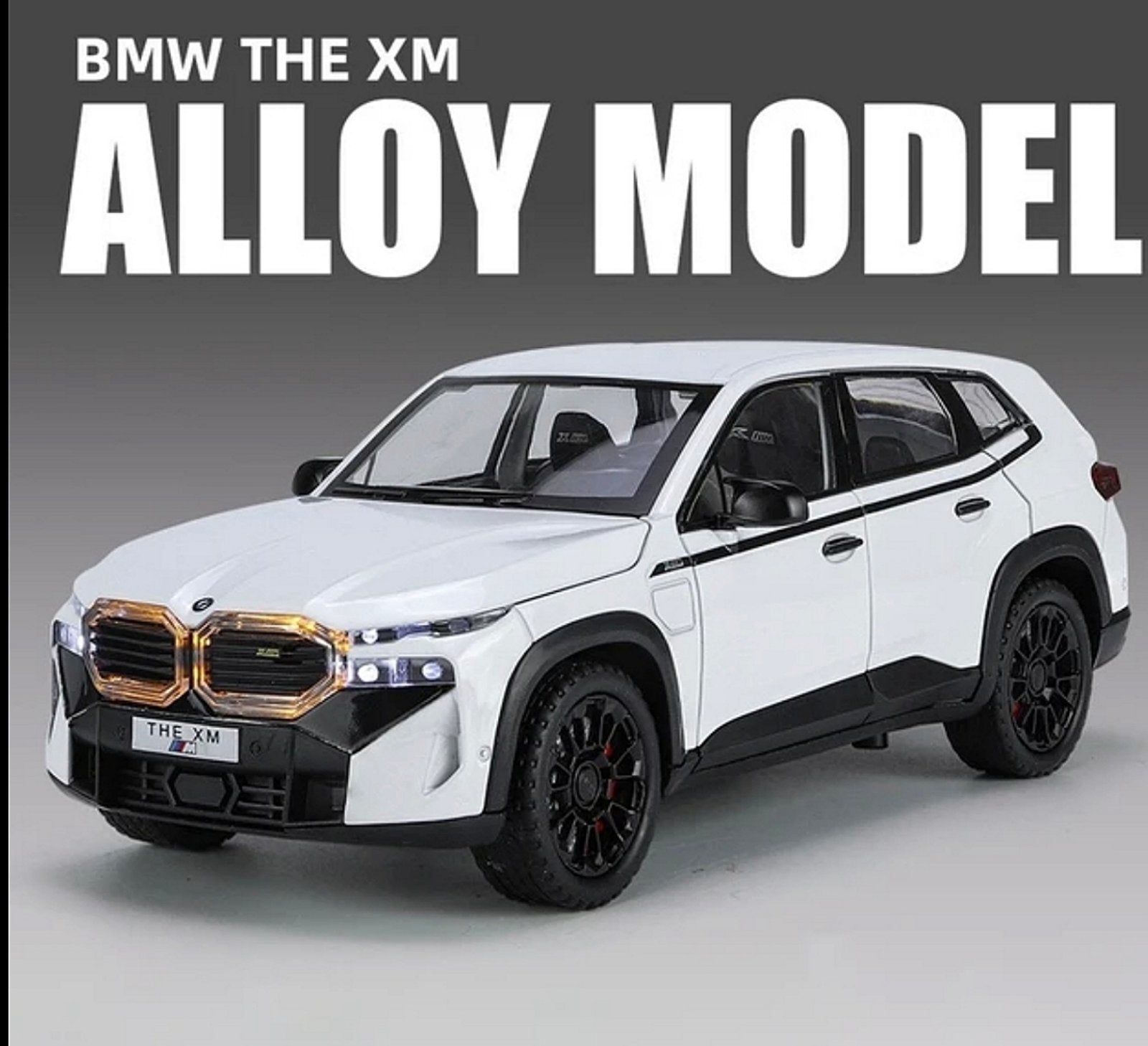 Metalni BMW XM sa svetlećim farovima koji otvara vrata, gepek i haubu