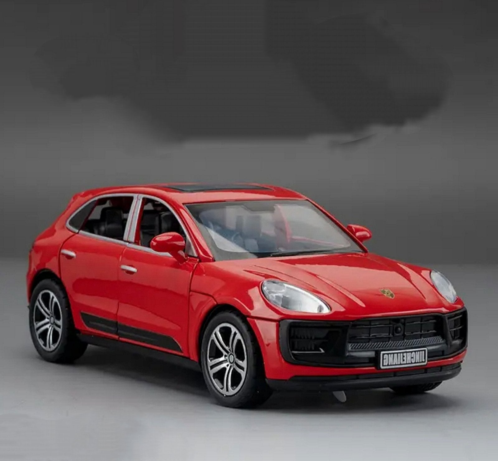 Metalni Porsche Macan T sa svetlecim farovima koji otvara vrata, gepek i haubu