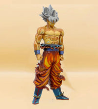 Dragon Ball figura Goku Ultra Instinct 30 cm – srebrna kosa i borbena poza