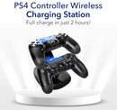 USB kabl priključen na dupli punjač za PS4 kontrolere