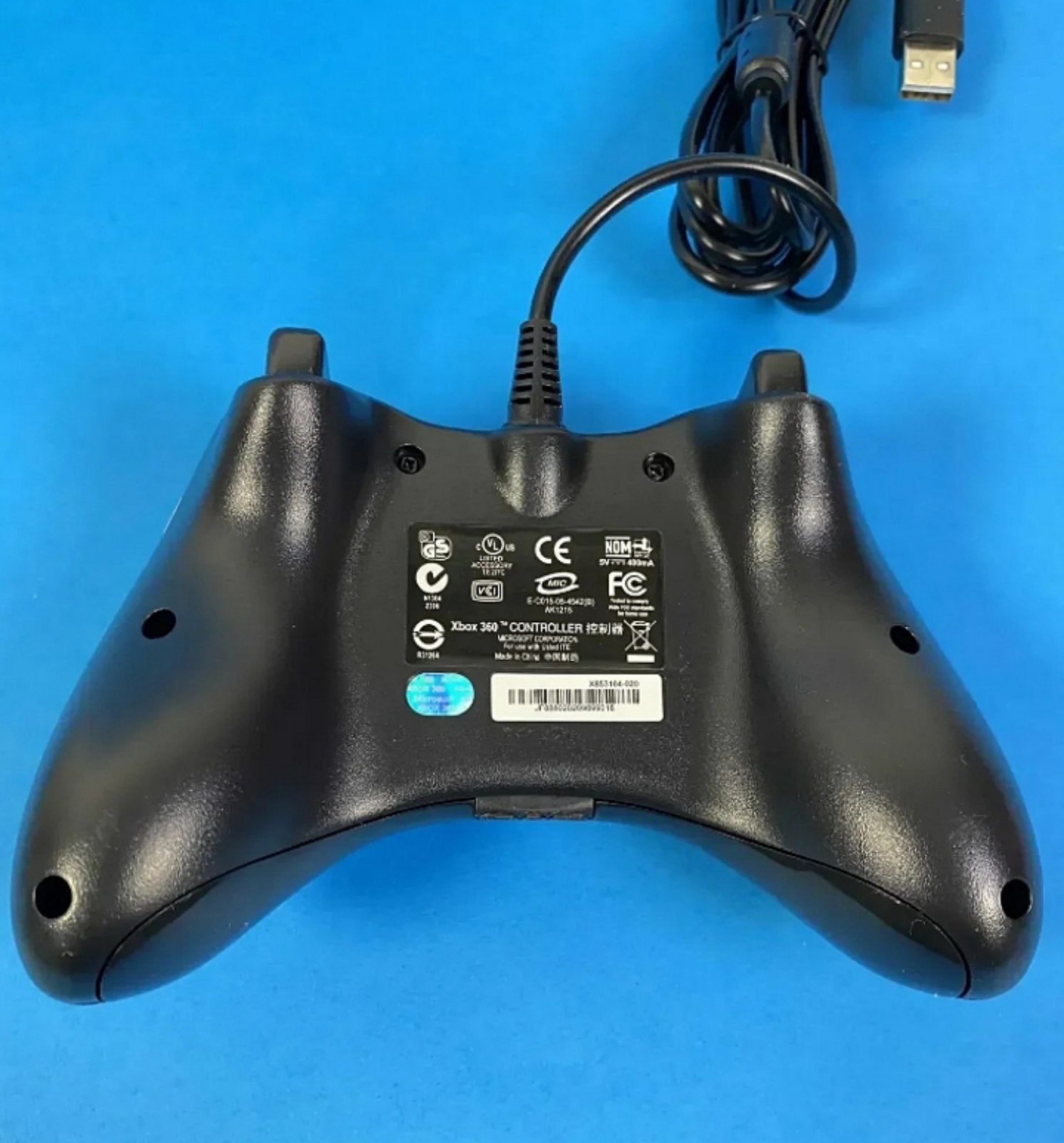 Xbox 360 džojstik sa ergonomskim dizajnom i vibracionom podrškom