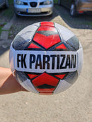 Fudbalska lopta Crvena zvezda i Partizan