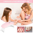 Nail Sun Lamp povezana na USB kabl tokom rada