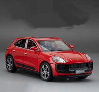 Metalni Porsche Macan T sa svetlecim farovima koji otvara vrata, gepek i haubu