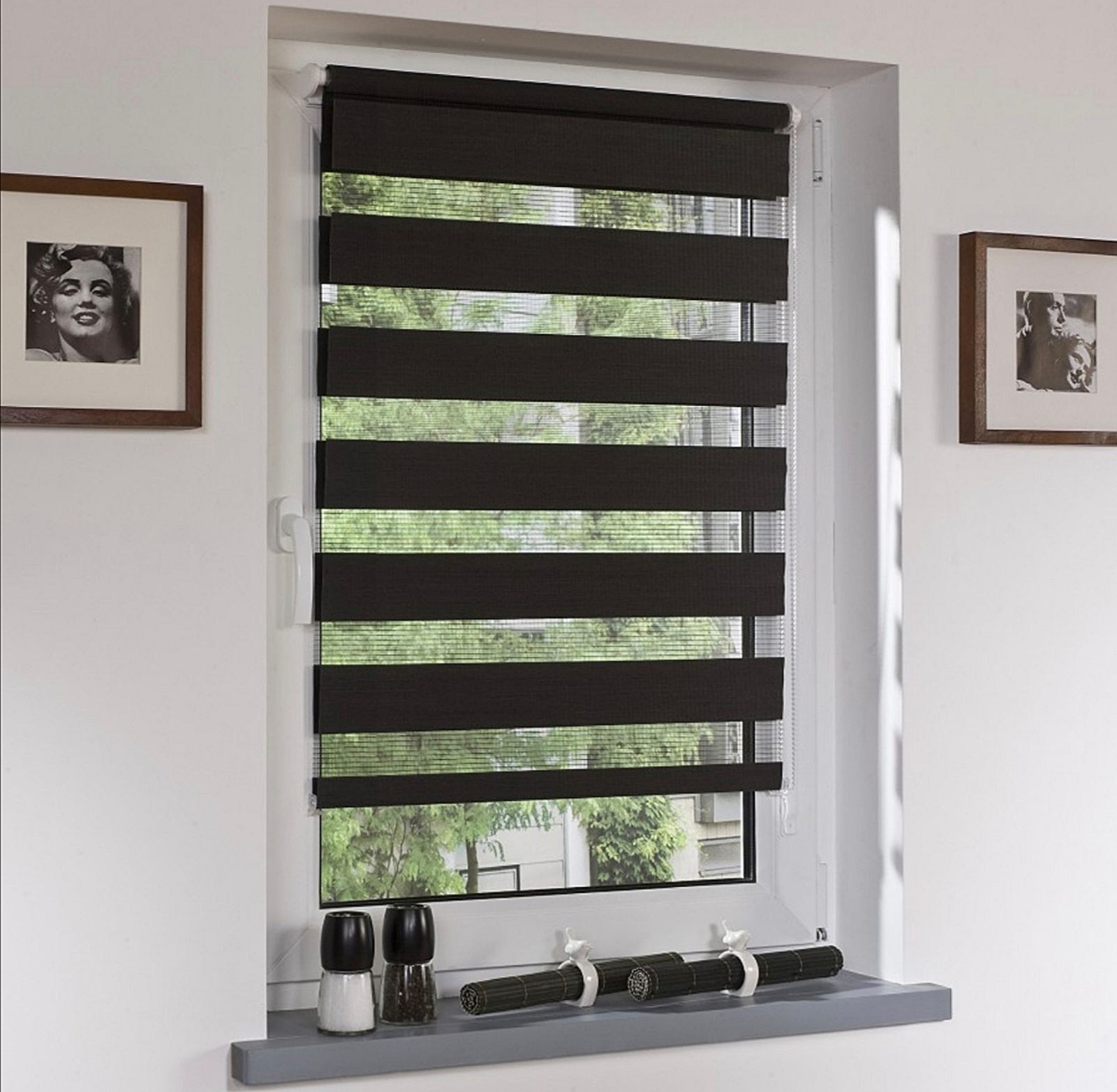 Elegante crne zebra rolo zavese