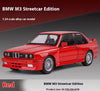 Metalni Bmw E30 M3 sa svetlecim farovima koji otvara vrata haubu i gepek