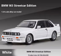 Metalni Bmw E30 M3 sa svetlecim farovima koji otvara vrata haubu i gepek