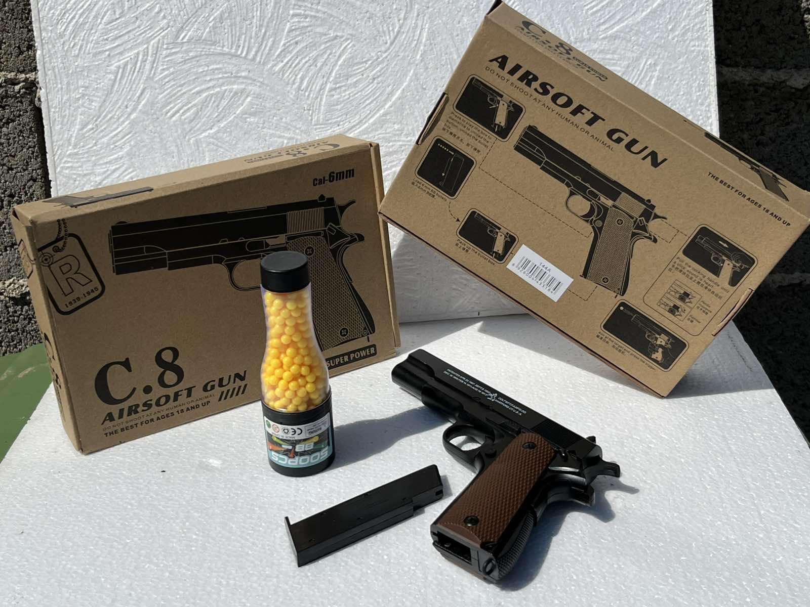 Airsoft oprema – realistična metalna replika model 8 Za 18 ili vise godina